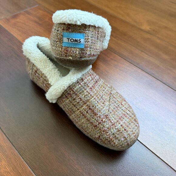 Toms Fuzzy Cozy House Slipper Pink and White Size 6 - Picture 1 of 6